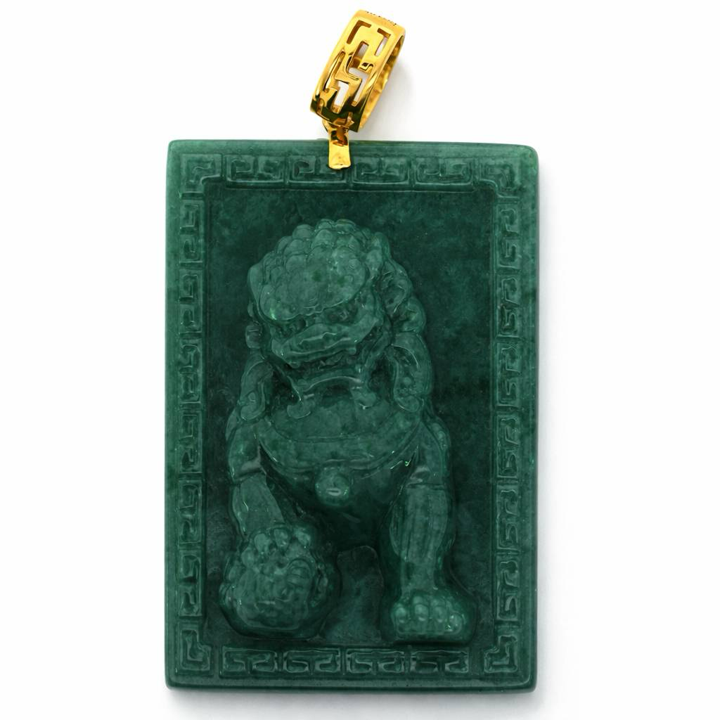 Colgantes de jade YG 18k Grado A Perro Fu con broche Versace