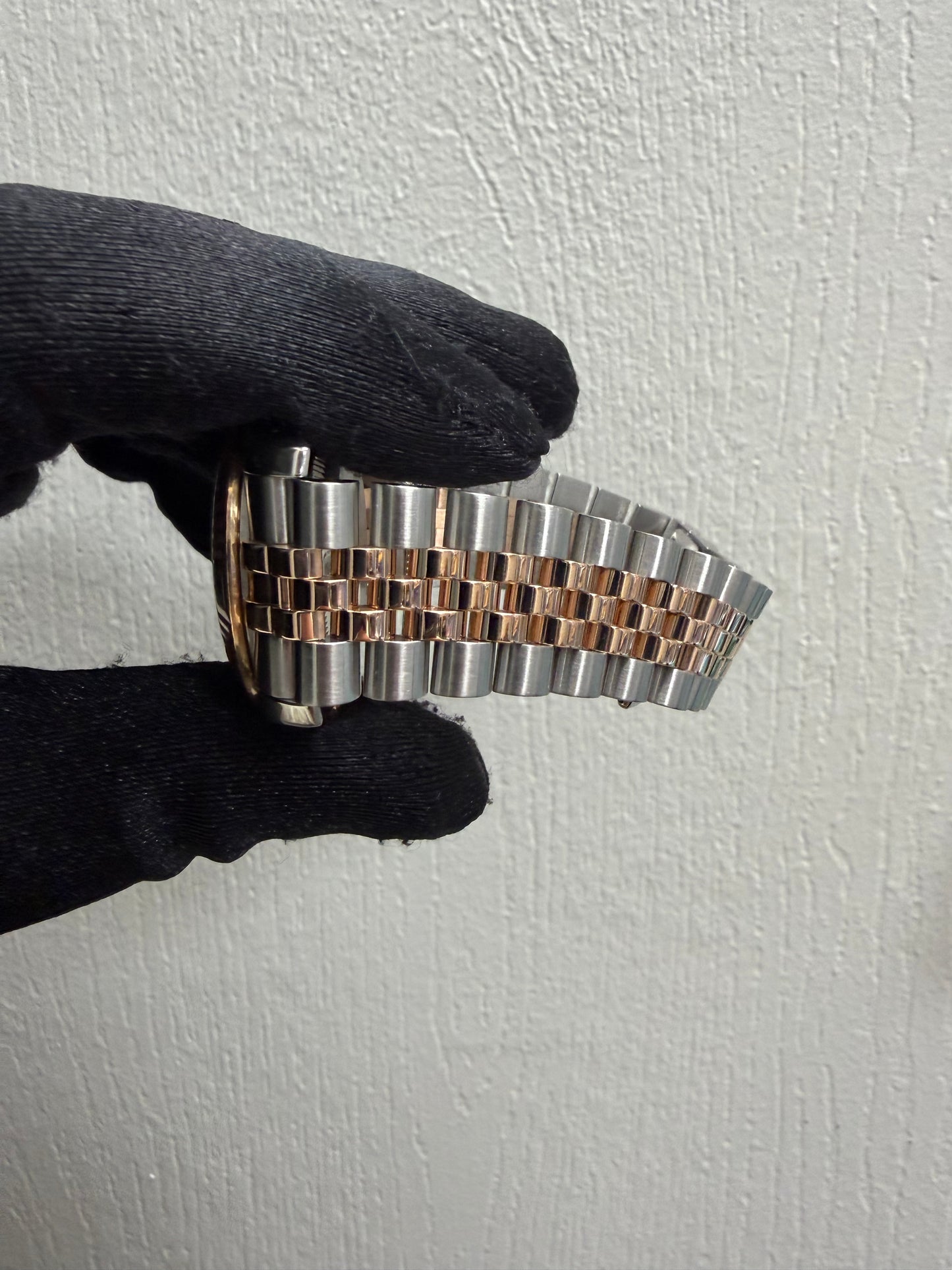 Rolex Datejust Turn-o-Graph Silver / Rose Stick Dial on Jubilee Hidden Clasp Ref. 116261 2005 — view 4