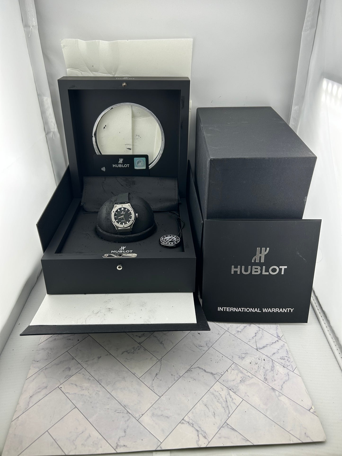 Hublot Classic Fusion Black Dial on Rubber Strap Ref. 582.NX.1170.RX.1704 Card Open Date — view 7