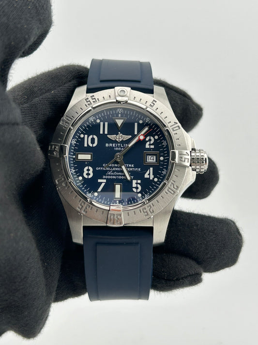 Breitling Avenger Seawolf Blue Dial on Rubber Band Ref. A1733010/C756 Complete 2009 — view 2