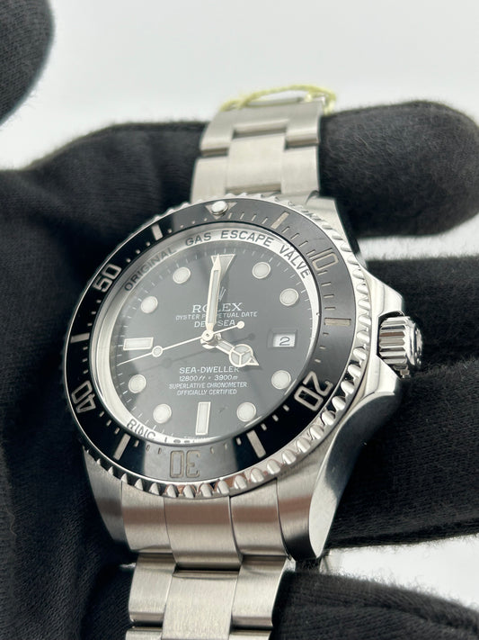 Rolex Sea-Dweller Deepsea Black Dial on Oyster Bracelet Ref. 116660 Card 2013 — view 2