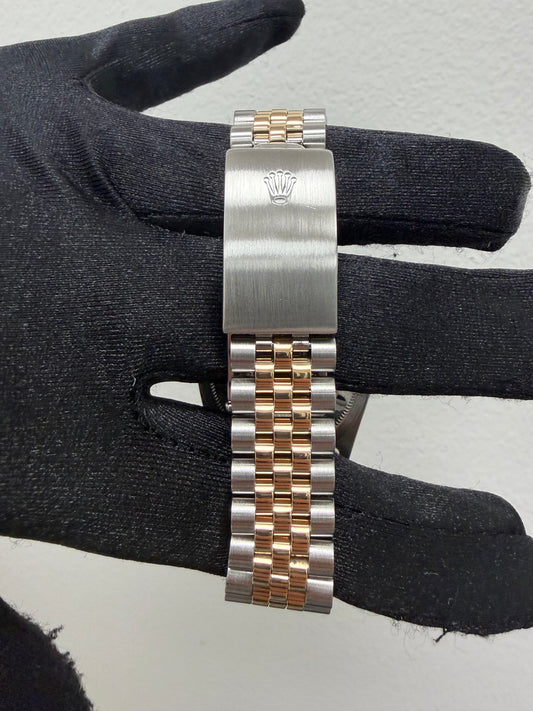 Rolex Datejust 36 Champagne Roman Dial on Jubilee Ref. 16233 1996 — view 2