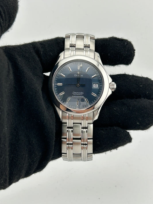 Omega Seamaster Blue Wave Motif Dial on Stainless Steel Bracelet Ref. 2501.81 — view 2