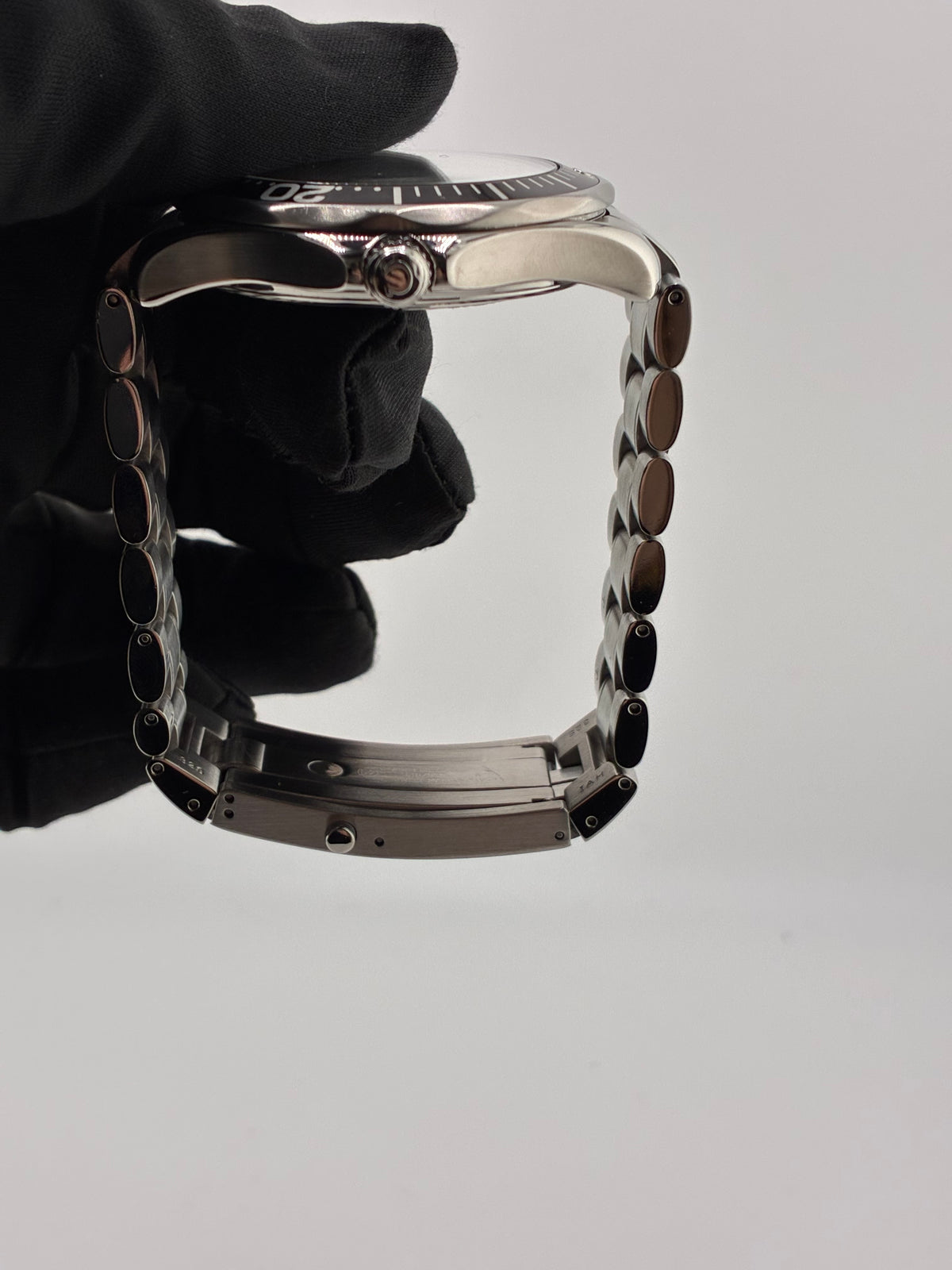 Omega Seamaster Diver 300 M Black Dial on Stainless Steel Bracelet Ref. 2254.5 — view 6