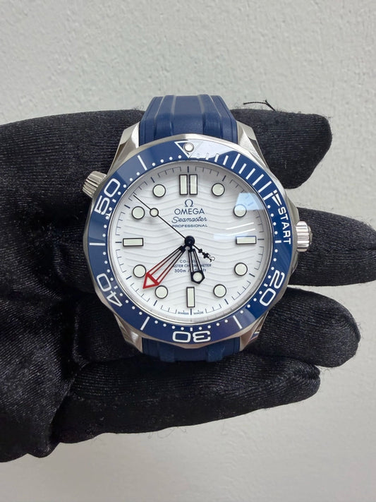 Omega Seamaster Diver 300M White Dial on Rubber Strap Ref 210.32.42.20.04.002 with Card