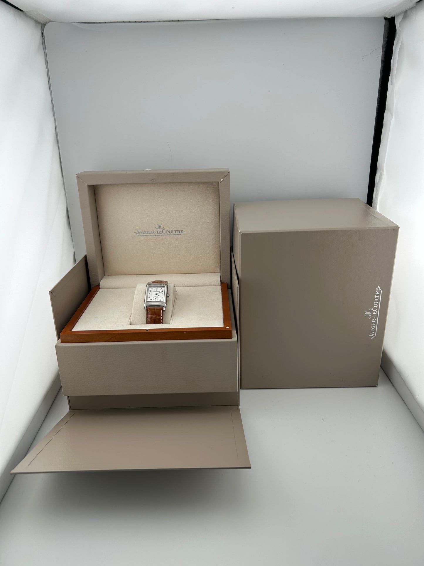 Jaeger Le Coultre Reverso Classic Grande Taille Silver Dial on Leather Strap Ref. 252.8.71 with Box — view 7