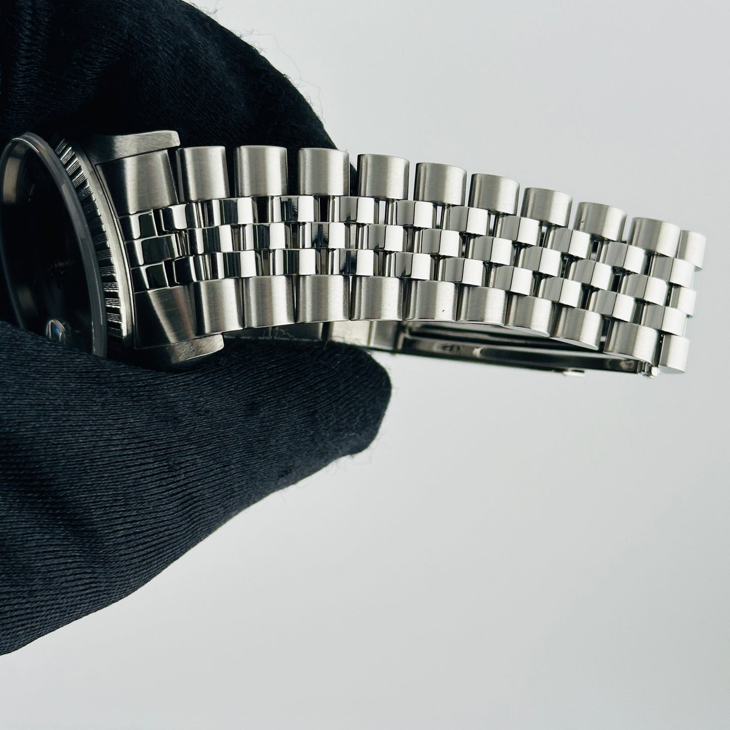 Rolex Datejust Grey / Roman Numerals Dial on D Link Jubilee Ref. 16220 2006 — view 5