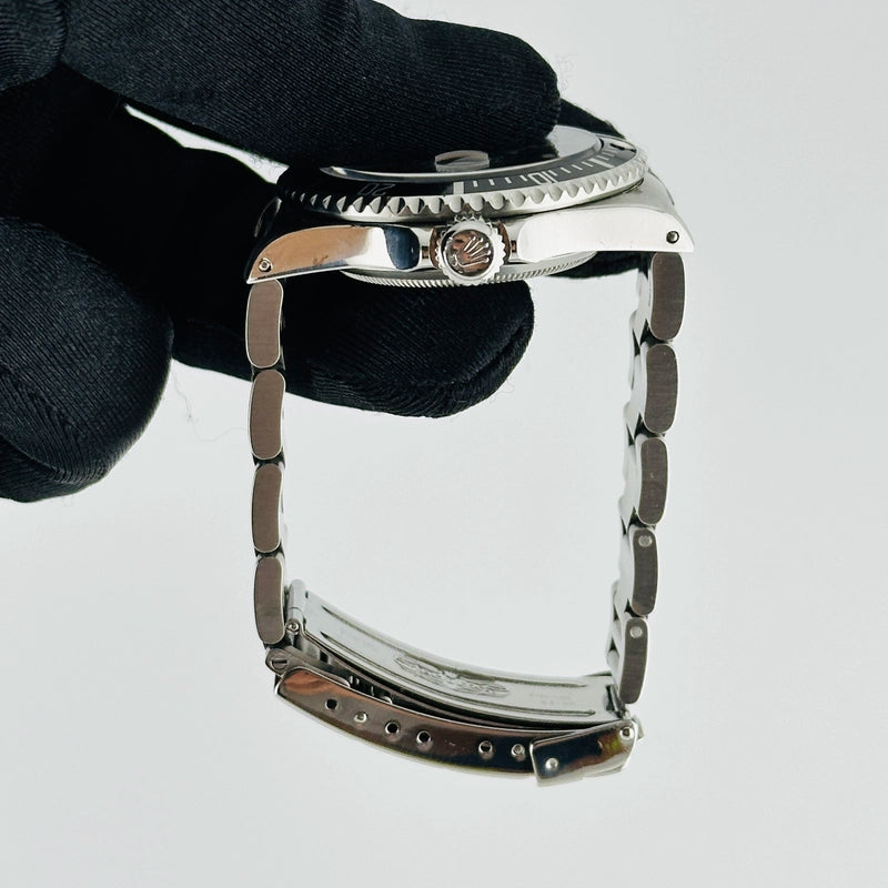 Rolex Submariner Date Black Dial on Oyster Ref 16610