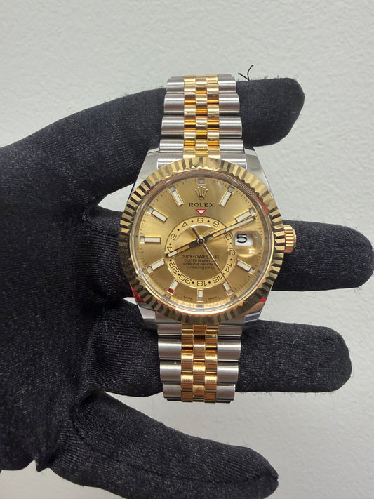 Rolex SkyDweller Champagne Dial on Jubilee Ref. 326933 Card 2021 — view 2