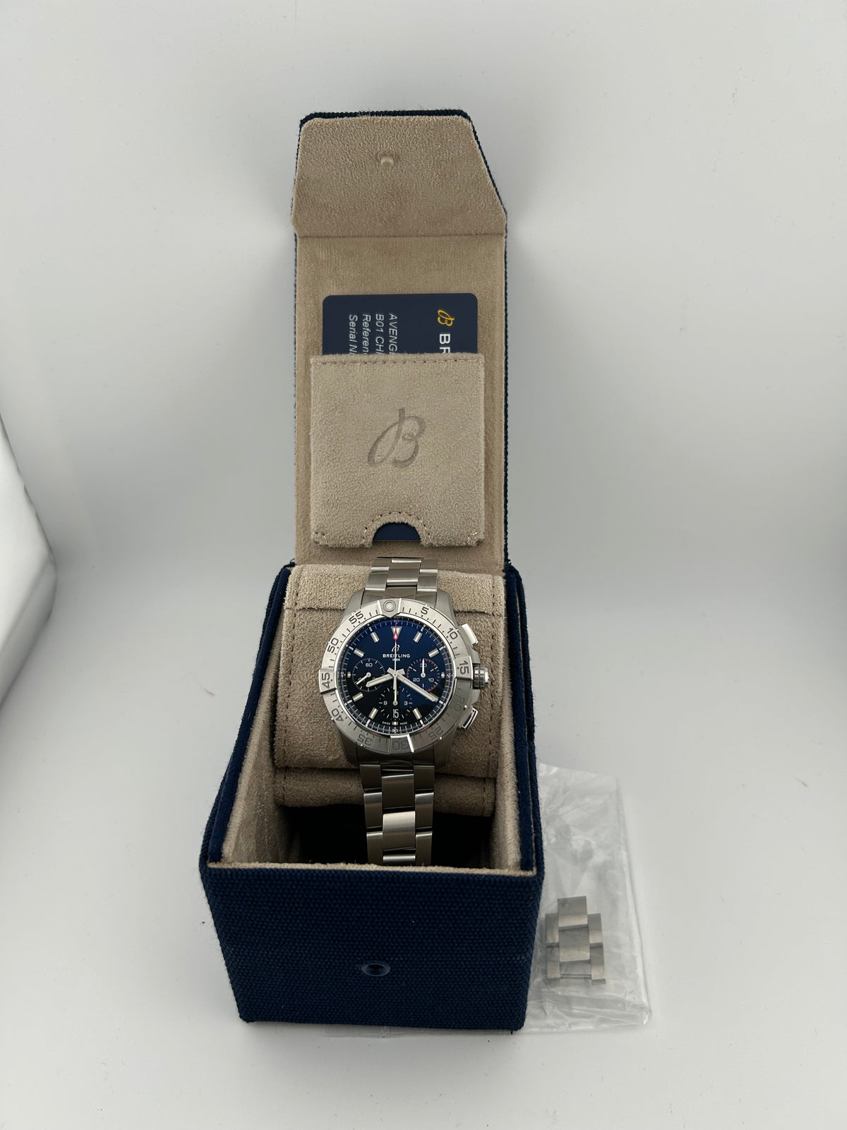 Breitling Avenger B01 Chronograph Black Dial on Stainless Steel Bracelet Ref. AB0147101B1A1 Complete 2024 — view 7