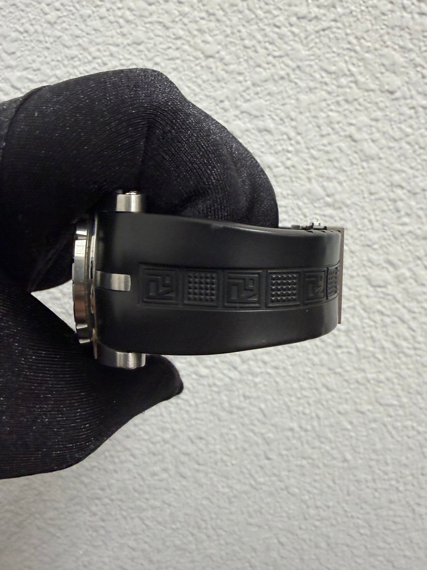 Roger Dubuis Easy Diver Silver Dial on Rubber Ref. RDDBSE0256 — view 4