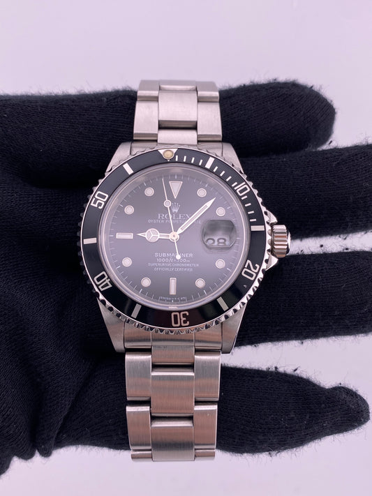 Rolex Submariner Black Dial on Oyster Ref. 16610 Papers Open Date — view 2