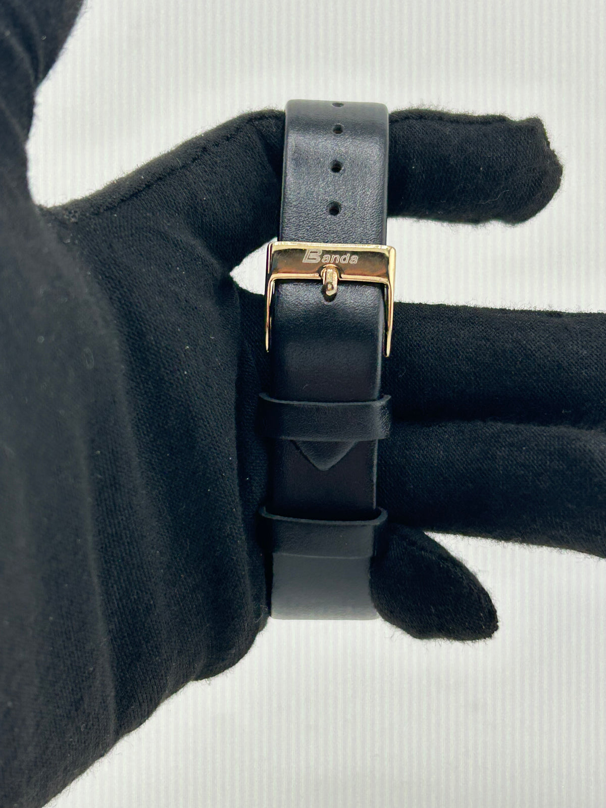 Rolex Datejust 36 Champagne Stick Dial on Generic Black Leather Strap Ref. 16233 1994 — view 4
