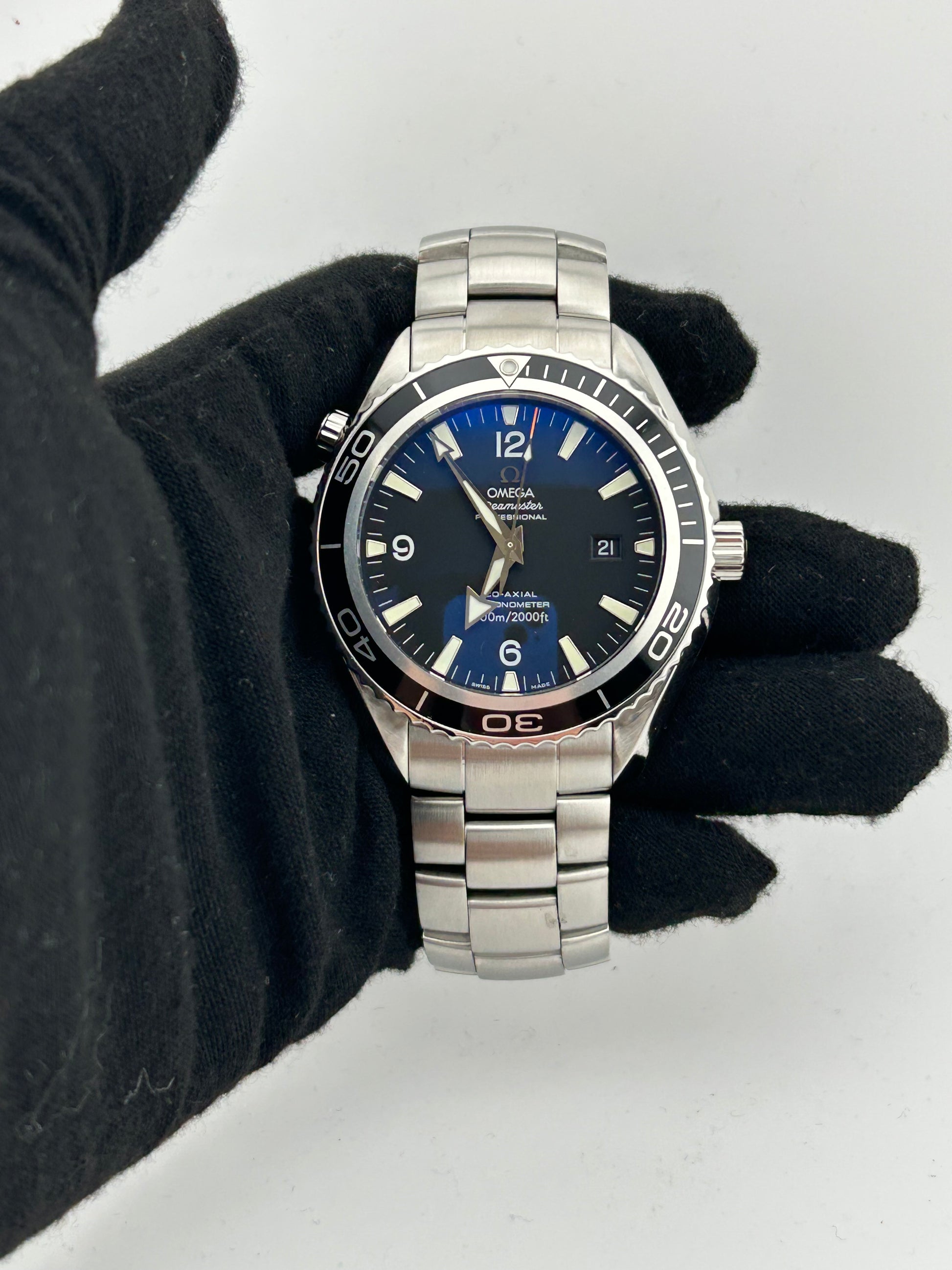 Omega Seamaster Planet Ocean Black Dial on Stainless Steel Bracelet Ref. 2200.50.00 Card 2006 — view 2