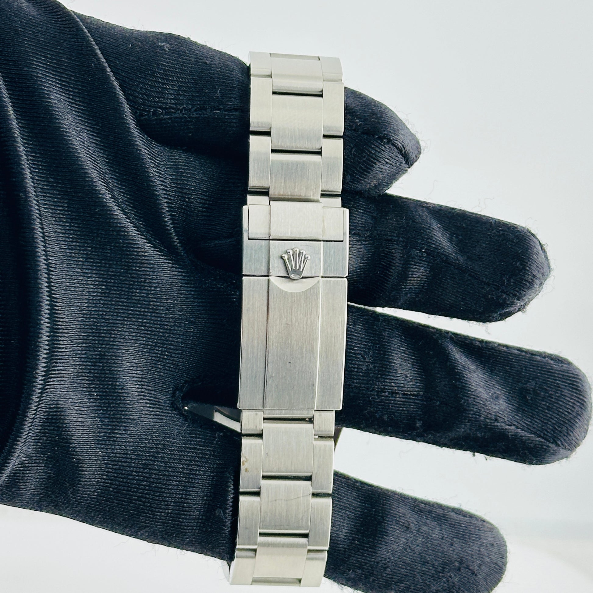 Rolex Airking Black Dial on Oyster Bracelet Ref. 126900 Card 2024 — view 4
