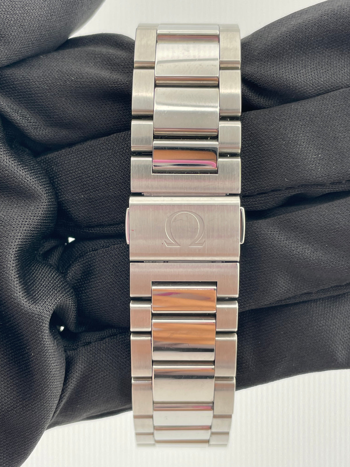 Omega Seamaster Aqua Terra White Dial on Stainless Steel Bracelet Ref. 231.10.39.21.02.002 Card 2017 — view 5