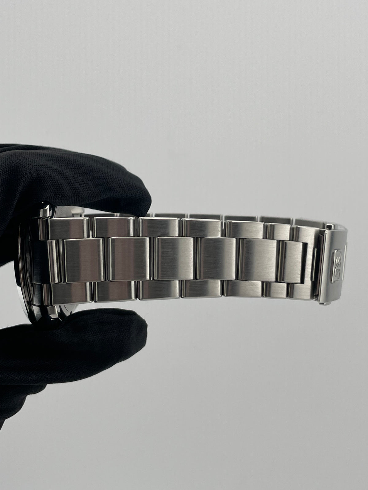 Seiko Heritage Collection Black Dial on Stainless Steel Bracelet Ref. SBGV023 — view 5