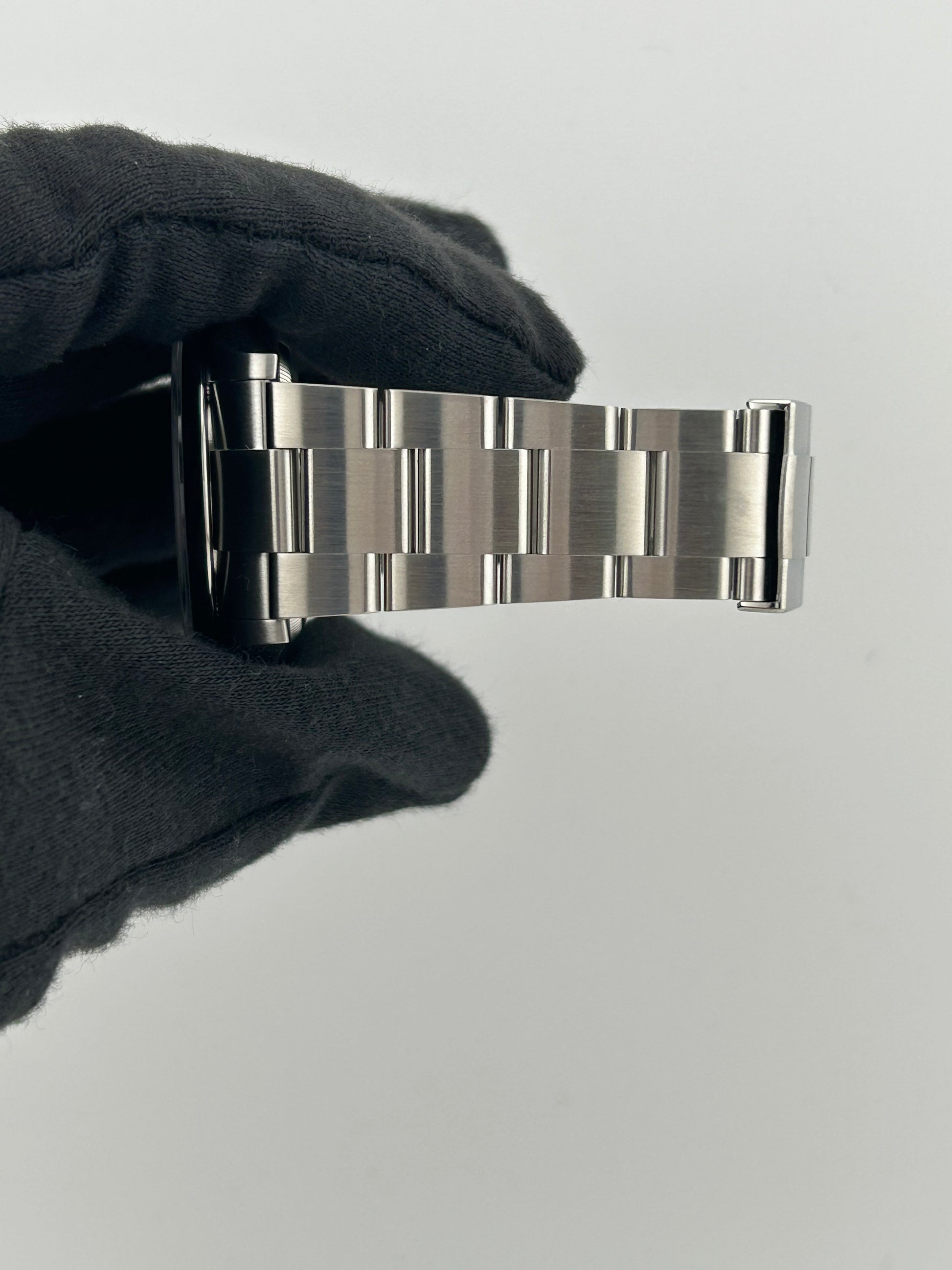 Rolex Oyster Perpetual 41 Green Dial on Oyster Ref. 134300 Card 2026 — view 5