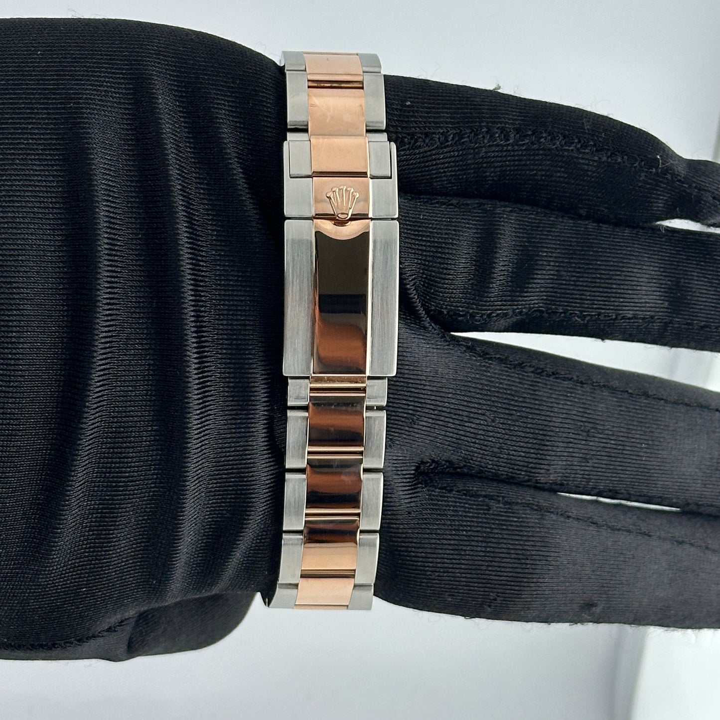 Rolex Yacht-Master II White Dial on Oyster Ref. 116681 Card 2015 — view 3