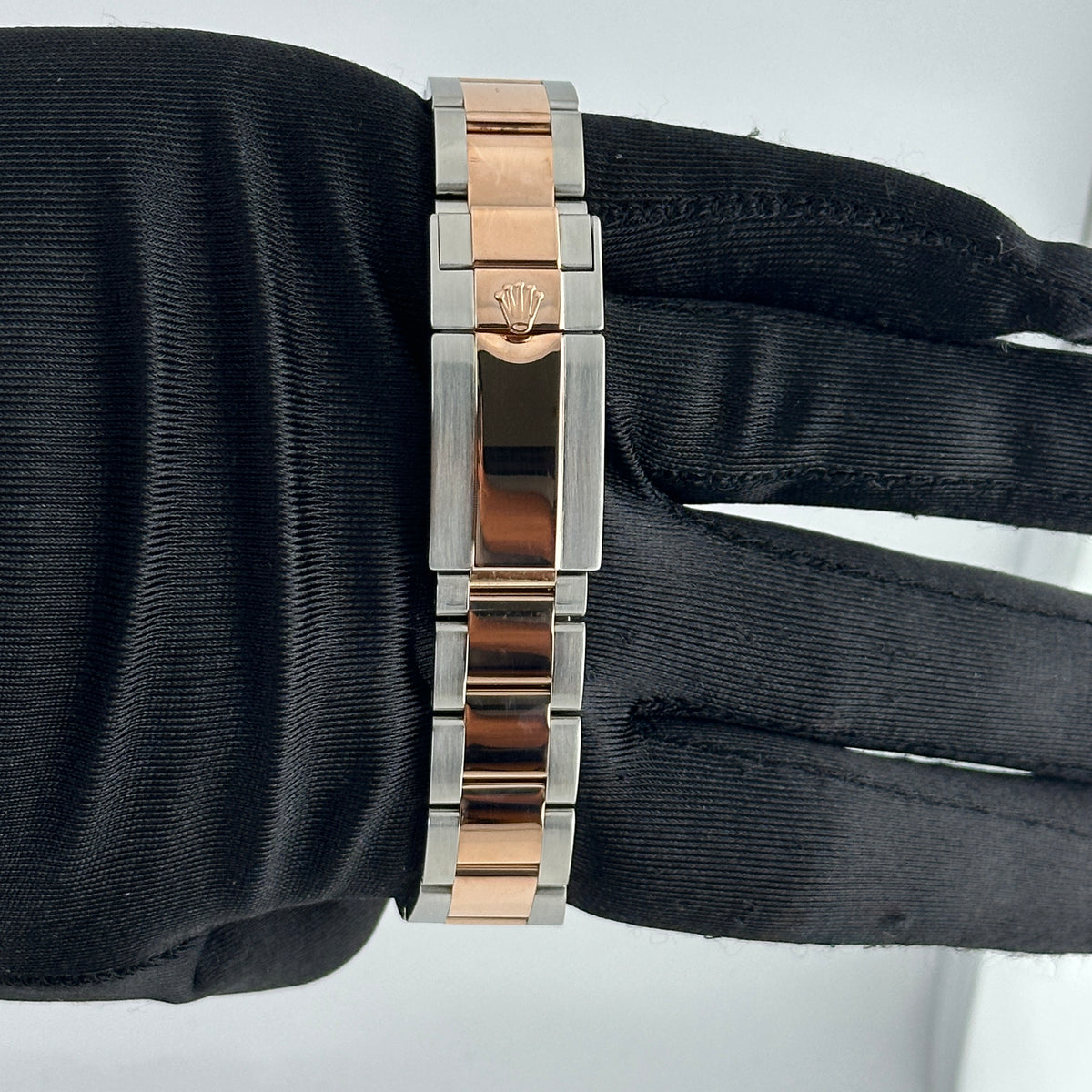 Rolex Yacht-Master II White Dial on Oyster Ref. 116681 Card 2015 — view 3