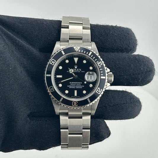Rolex Submariner Date Black Dial on Oyster Ref. 16610 Papers 2006 — view 2