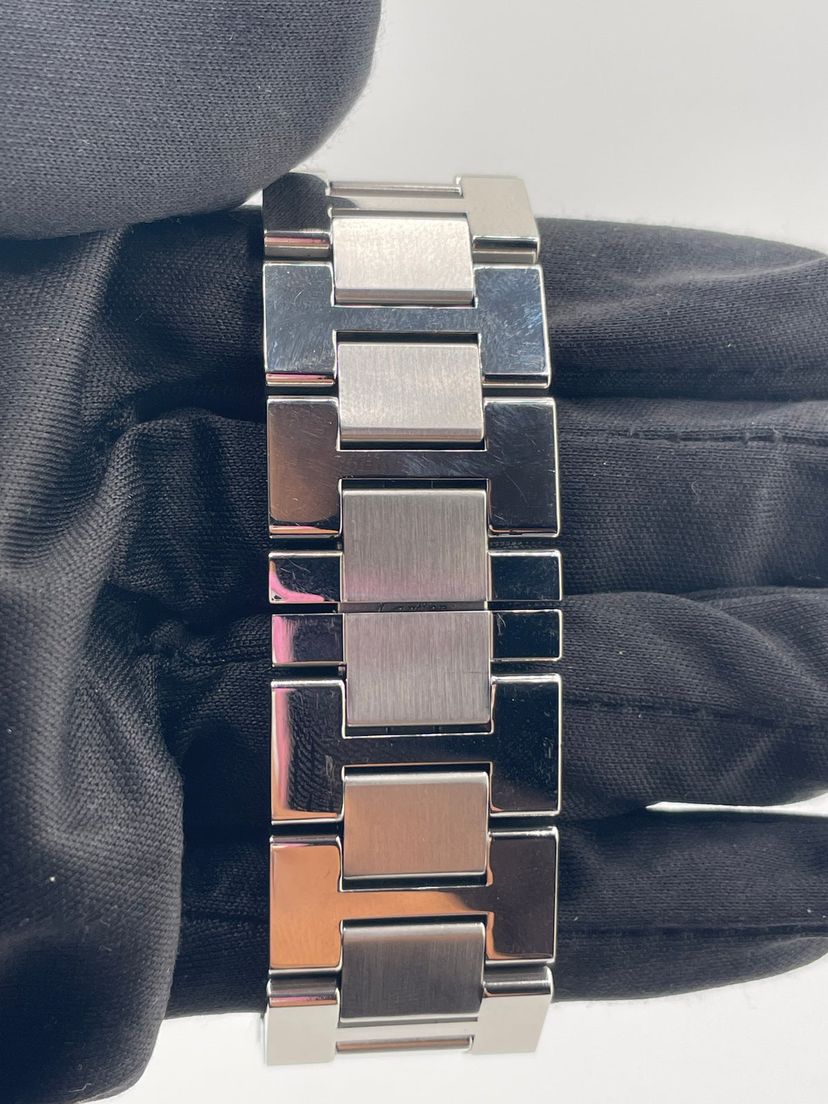 Cartier Ronde Solo Silver Dial on Bracelet Ref. W6701005 2015 — view 4
