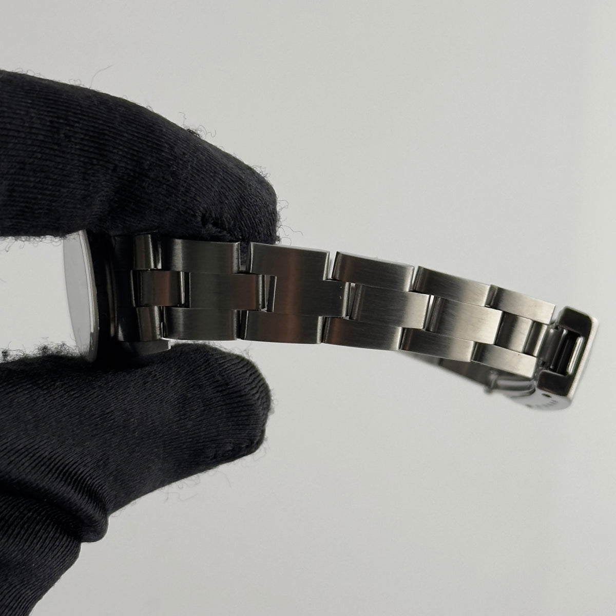 Rolex Oyster Perpetual White Roman Dial on Oyster Ref. 67230 Papers 1997 — view 4
