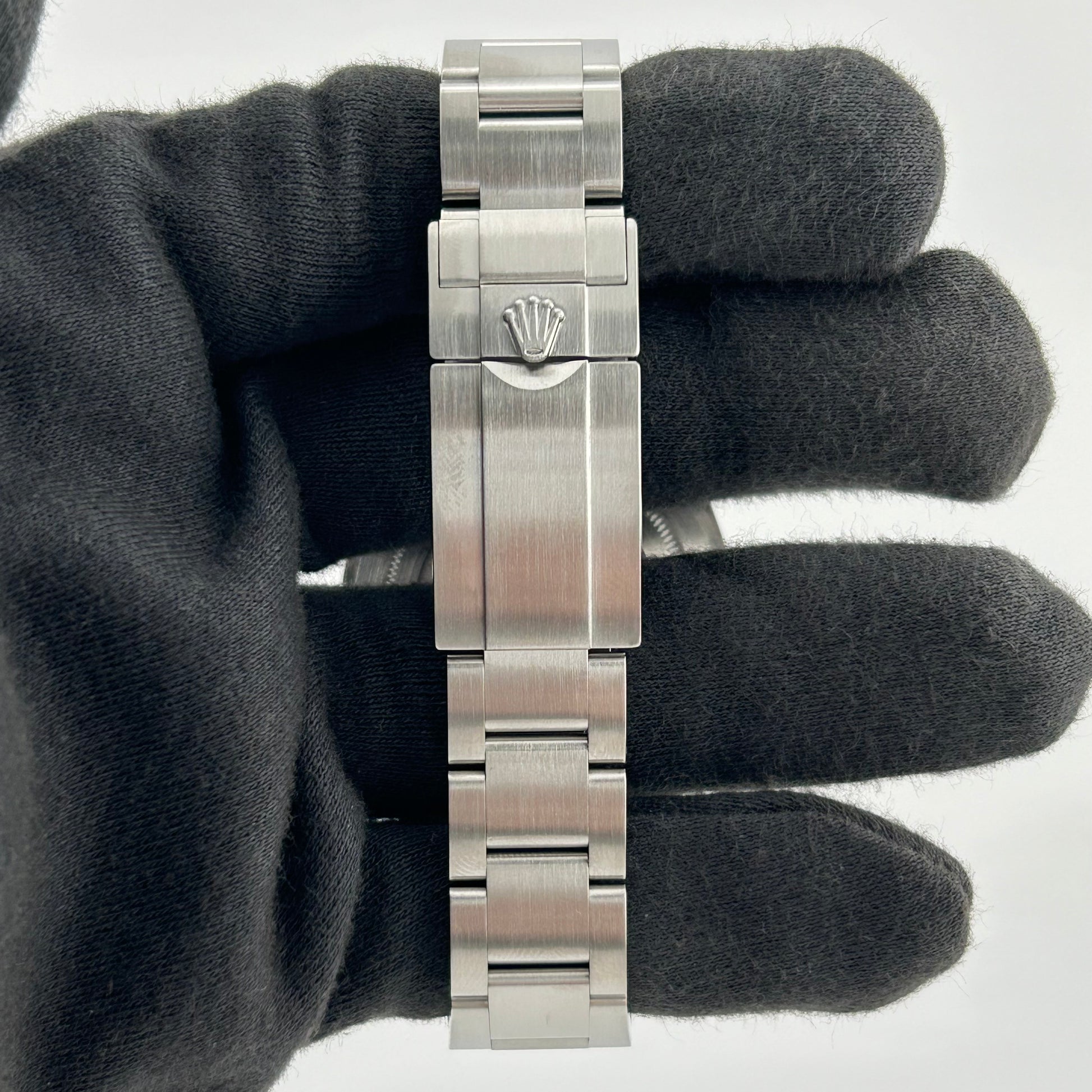 Rolex Explorer I Black Dial on Oyster Ref. 214270 Card 2016 — view 4