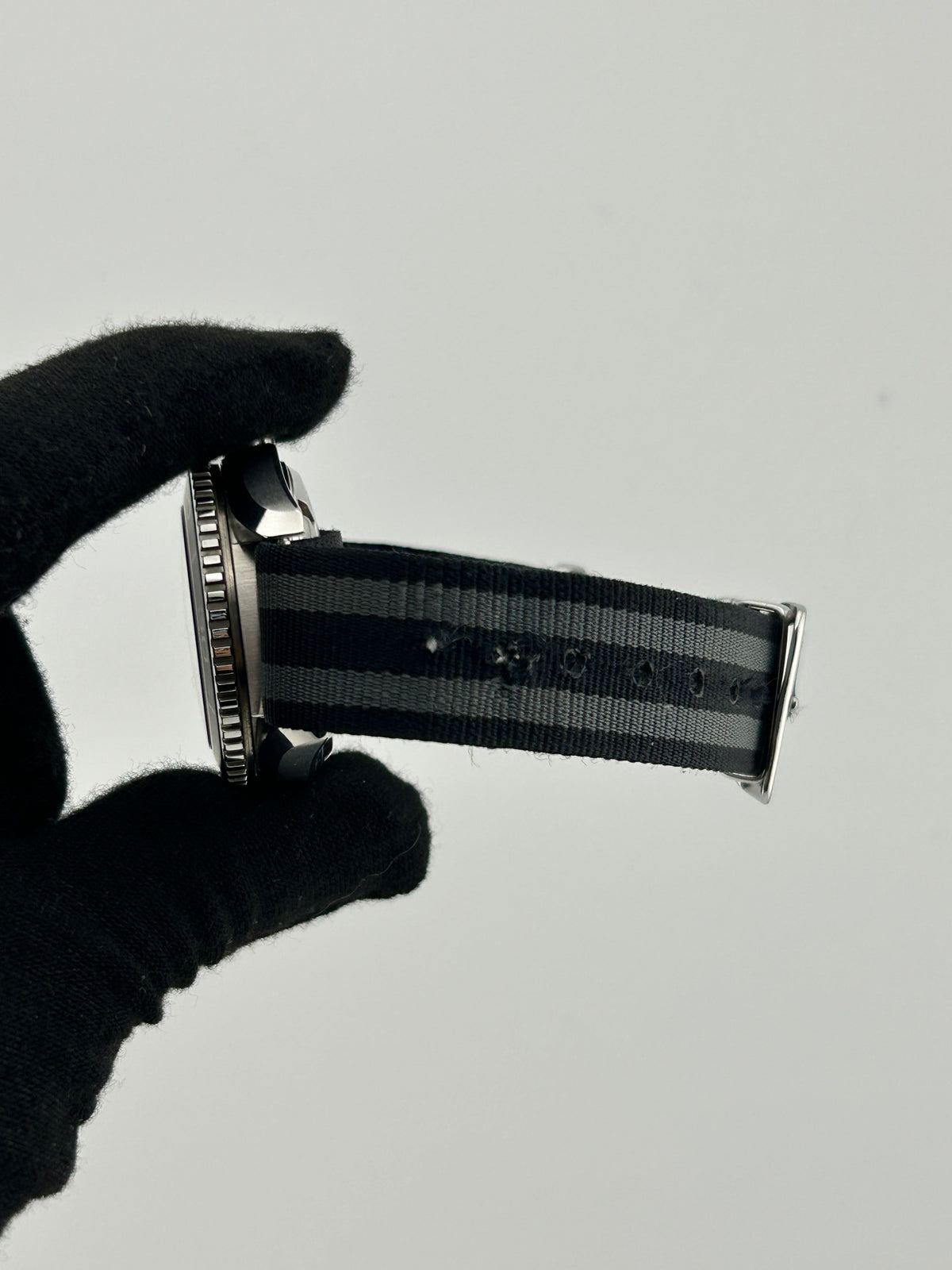 Omega Seamaster Planet Ocean Black Dial on Stainless Steel & Fabric Strap Ref. 232.30.38.20.01.001 Complete 2014 — view 4