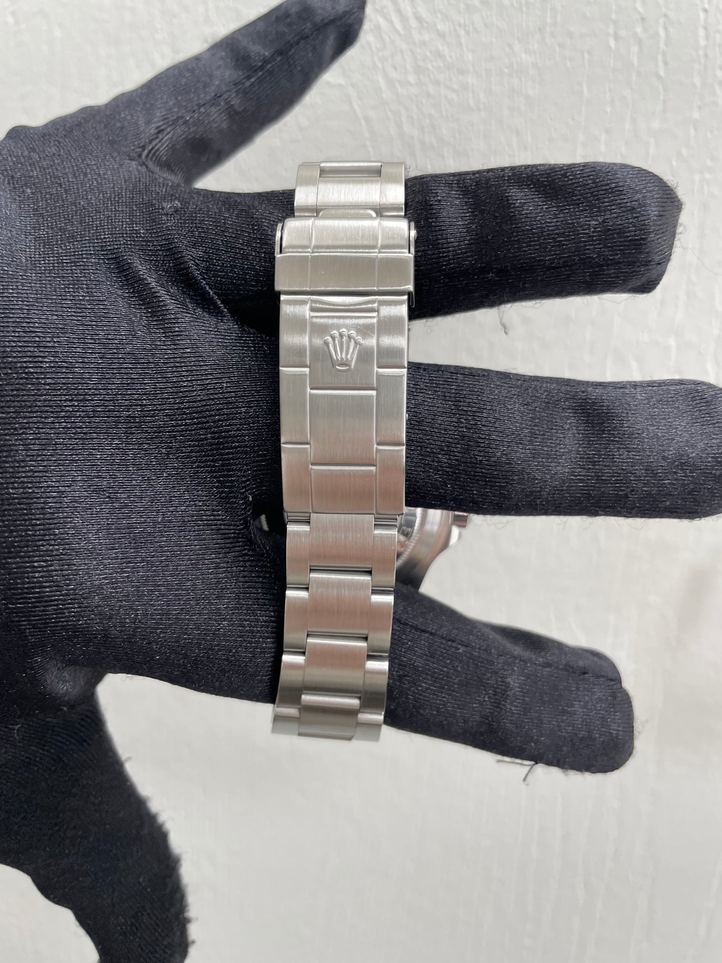 Rolex Sea-Dweller Black Dial on Oyster Ref. 16600 Papers 2000 — view 3