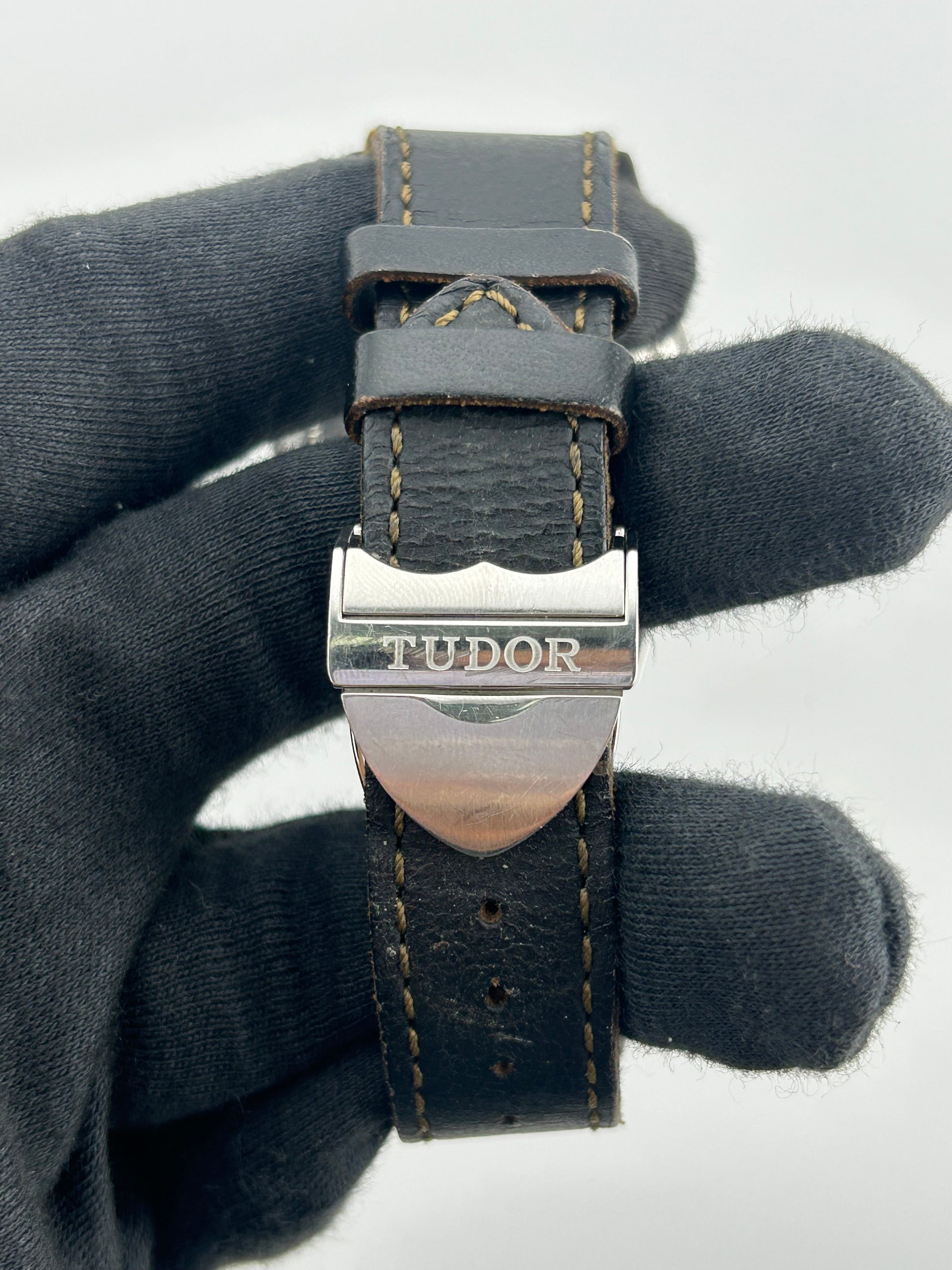 Tudor Black Bay Heritage Burgundy Black Dial on Leather Band Ref. M79230 — view 4