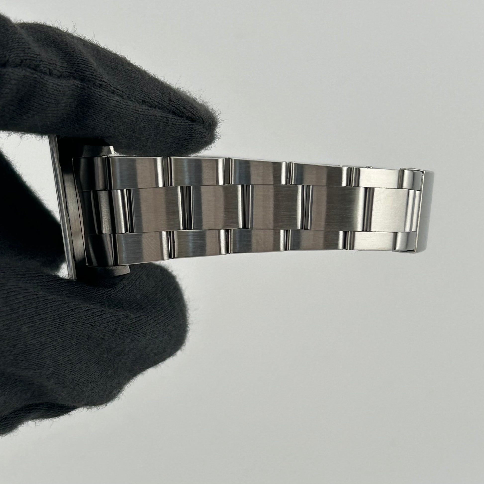 Rolex Air-King Silver Stick Dial on Oyster Bracelet Ref. 14010 1999 — view 5