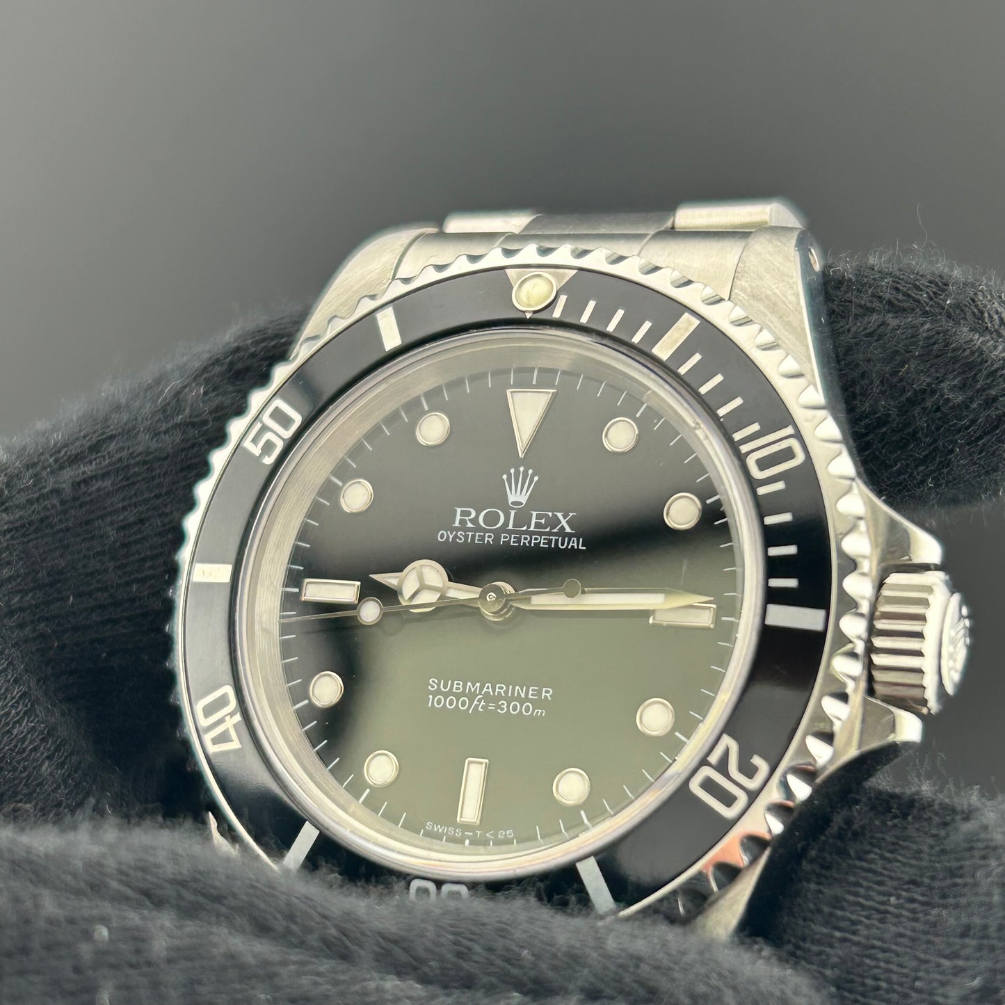 Rolex Submariner No Date Black Dial on Oyster Ref. 14060 Papers 1994 — view 2