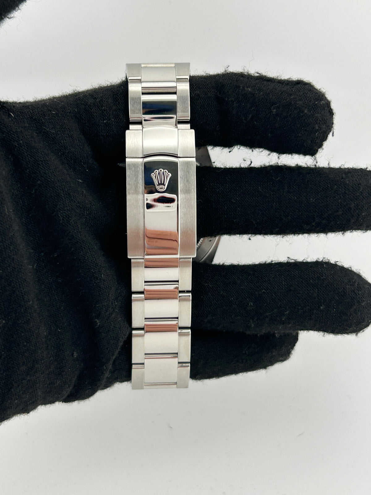 Rolex Datejust 41 Black Index Dial on Oyster Steel Bracelet Ref. 126300 Card 2020 — view 4
