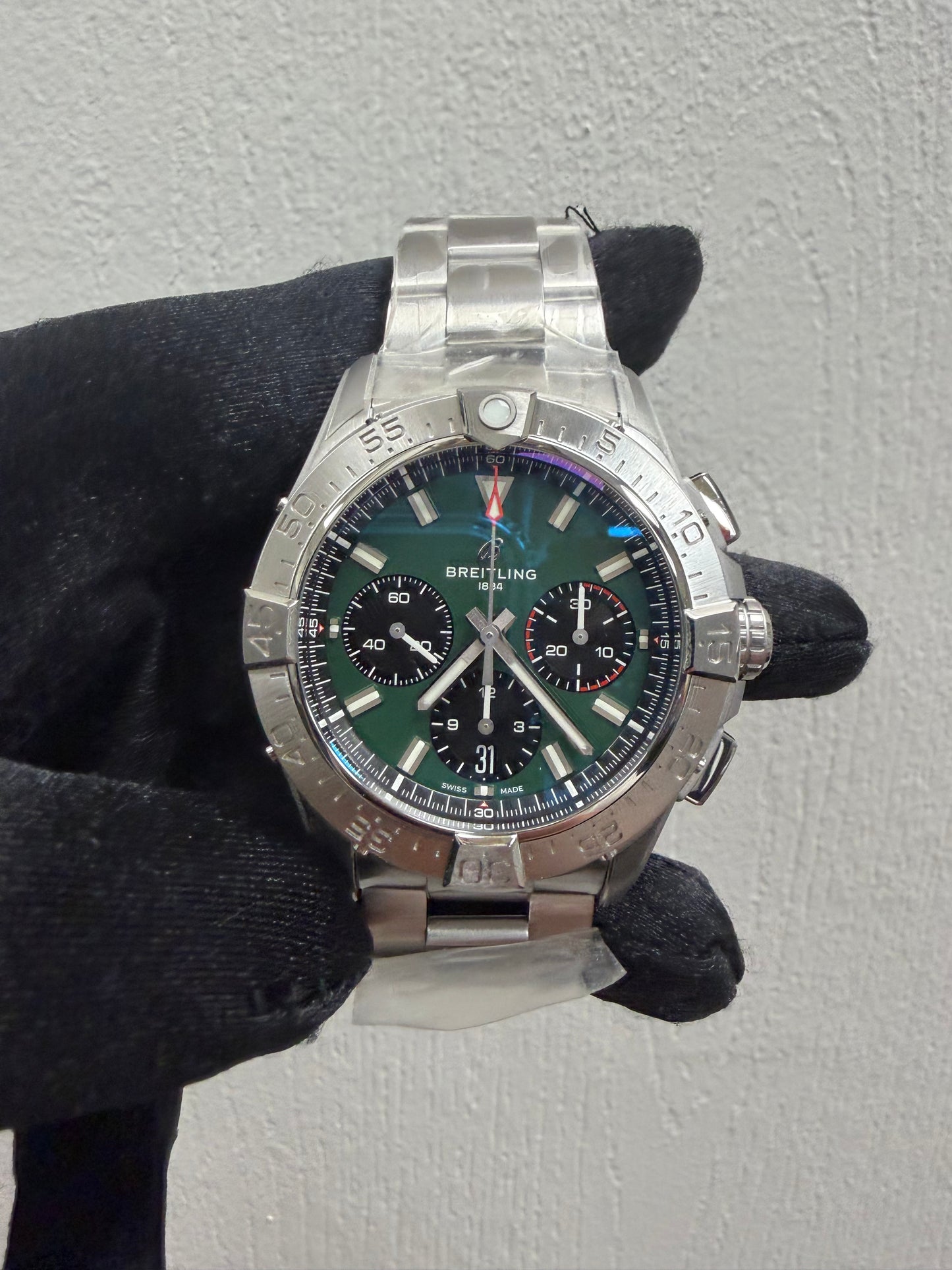 Breitling Avenger B01 Chronograph Green Dial on Steel Ref. AB0146101L1A1 Card 2026 — view 2