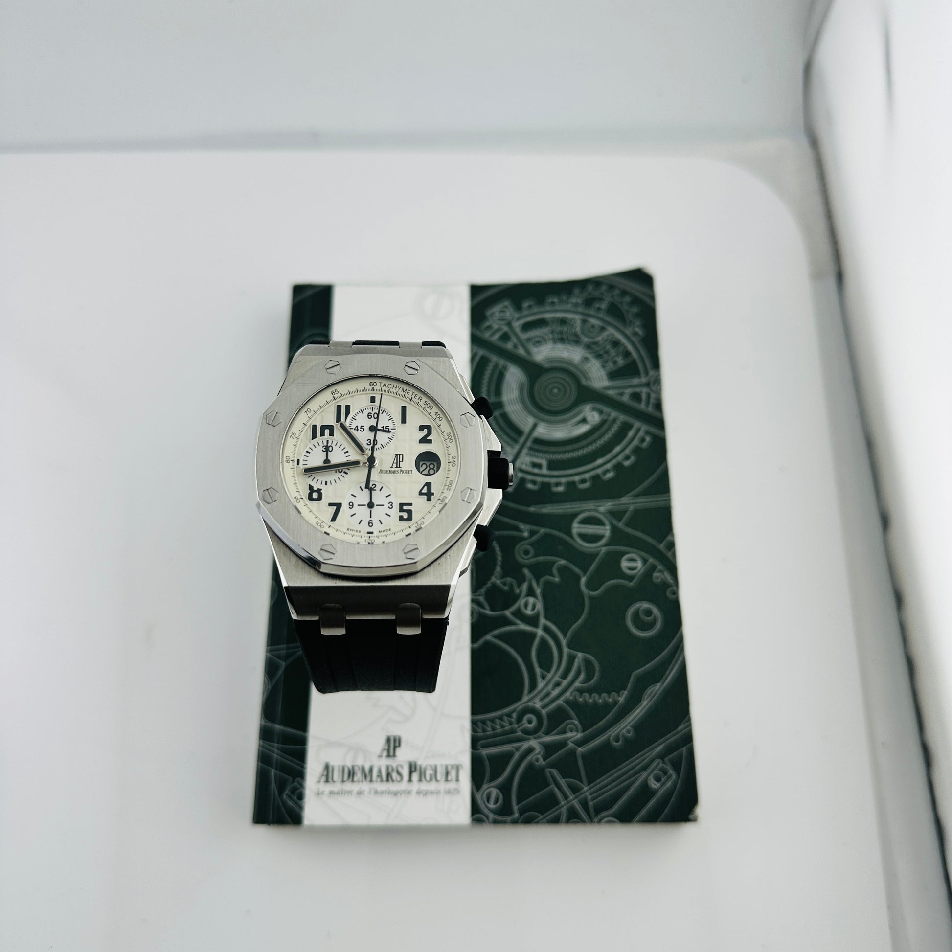 Audemars Piguet Royal Oak Offshore Safari White Dial on Rubber Strap Ref. 26170ST Papers 2011 — view 6