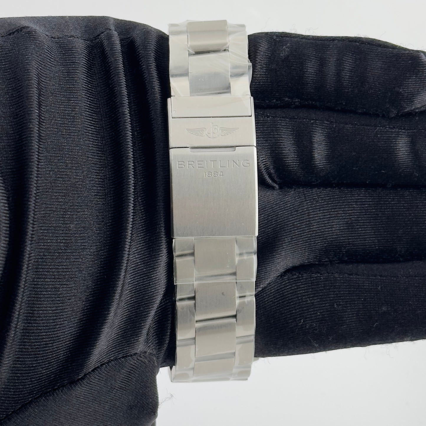 Breitling Avenger Chronograph GMT Black Dial on Bracelet Ref. A24315101B1A1 Card 2023 — view 3