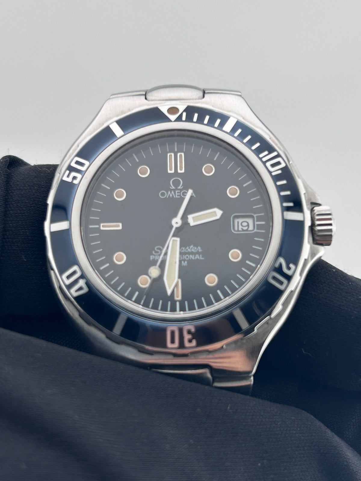 Omega Seamaster Professional 200M Dark Blue Dial on Stainless Steel Ref. 2850.5 — view 2