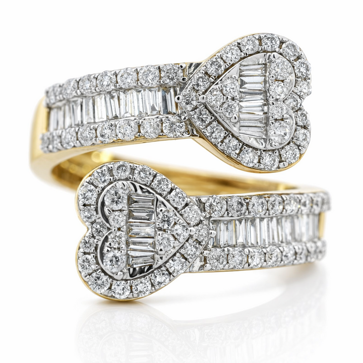 Anillo de puño abierto con diamante de corazón de 1,05 qt en oro amarillo de 14 quilates