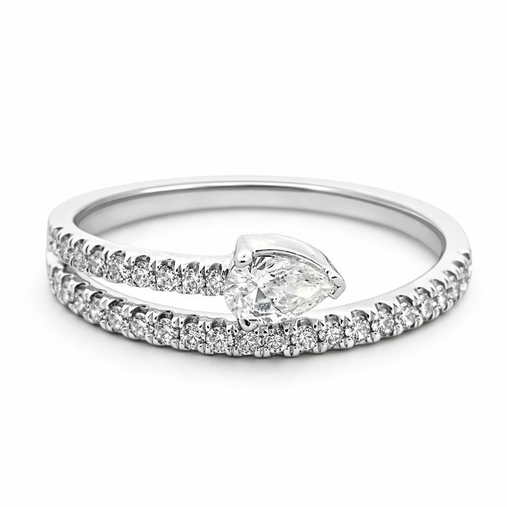 Anillo de moda de oro amarillo de 14k con diamante de pera de 0.52ct, talla 7.25