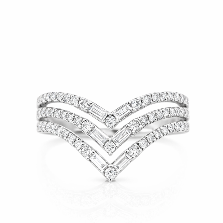 Anillo de oro blanco de 14 quilates con punta de diamante de 0,50 quilates
