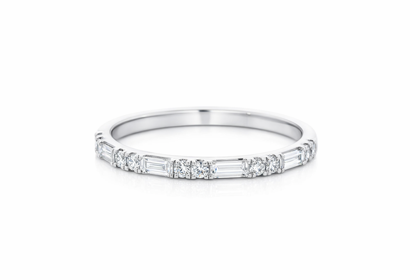 WG 14k 0.36ct 1.50g Single Row Diamond BGT & Round Fashion Ring