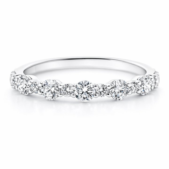 Anillo de moda de oro blanco de 14k 0.64ct 1.40g con diamantes grandes y pequeños, talla 6.5