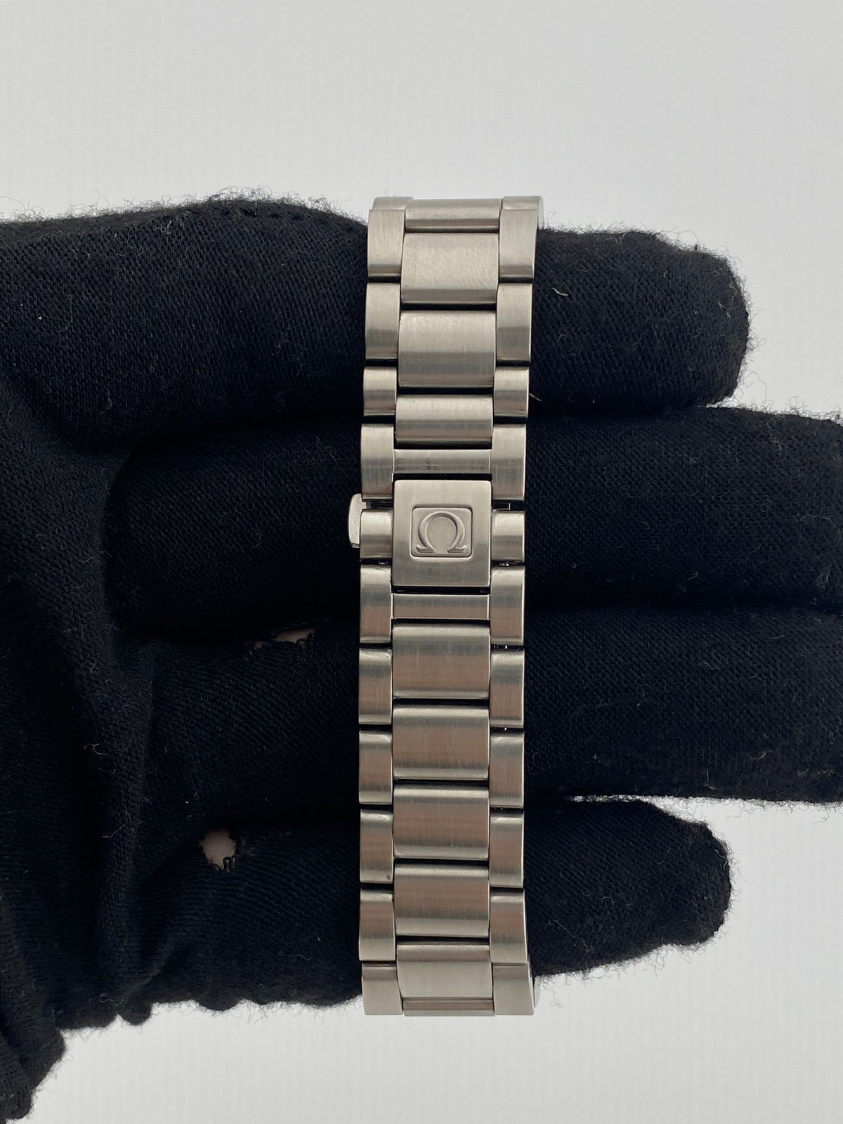 Omega Seamaster 150m White Mop Diamond Dial on Stainless Steel Bracelet Ref. 2505.75 — view 4