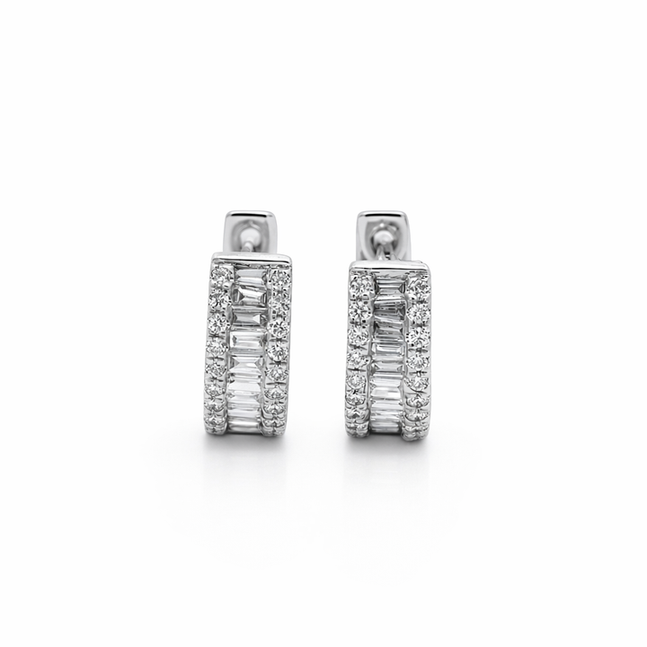 Pendientes de oro blanco de 14 quilates con diamantes Huggie 0,40 CTW