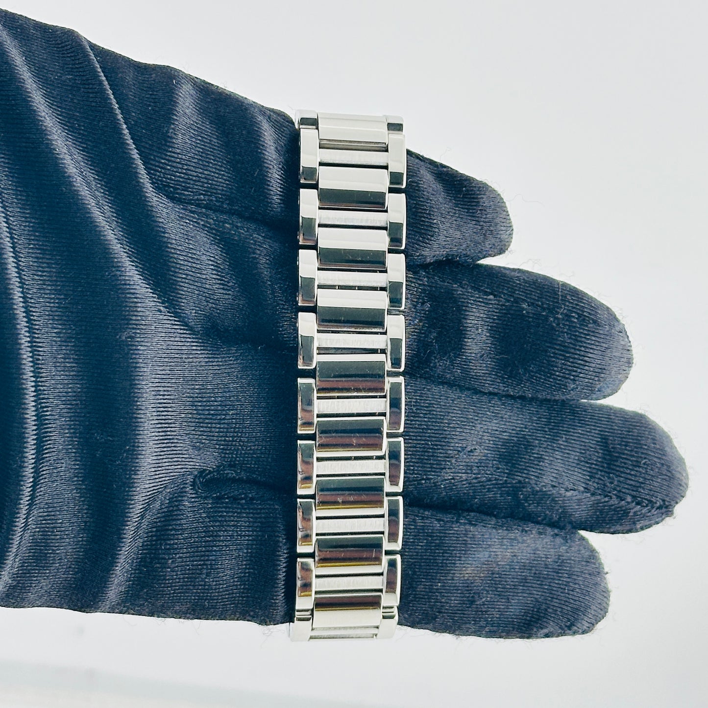 Cartier Tank Must Small Silver Roman Dial on Stainless Steel Bracelet Ref. 4322/WSTA0107 Card Open Date — view 4