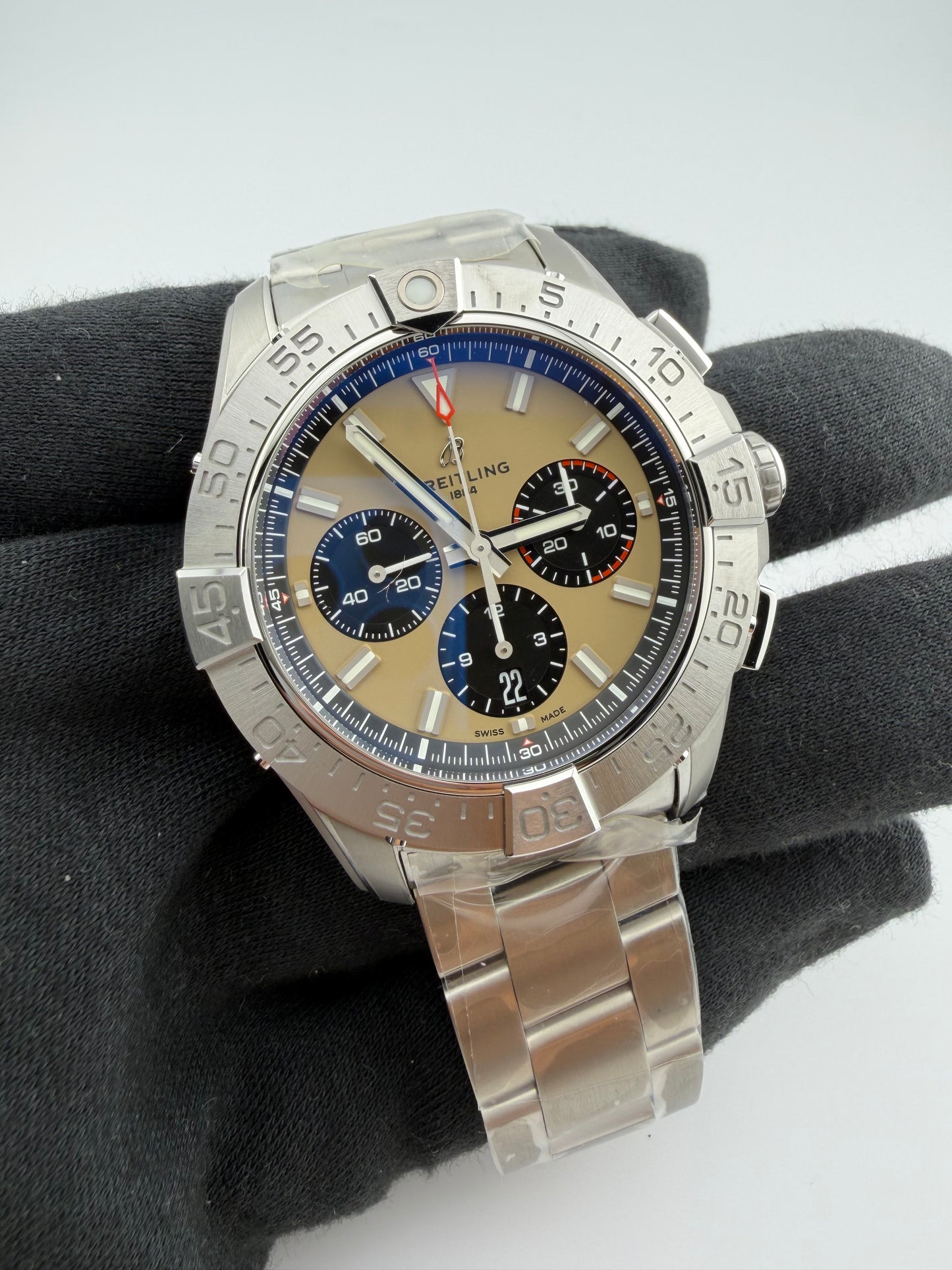 Breitling Avenger B01 Chronograph Beige Dial on Bracelet Ref. AB0147101A1A1 Card 2026 — view 2