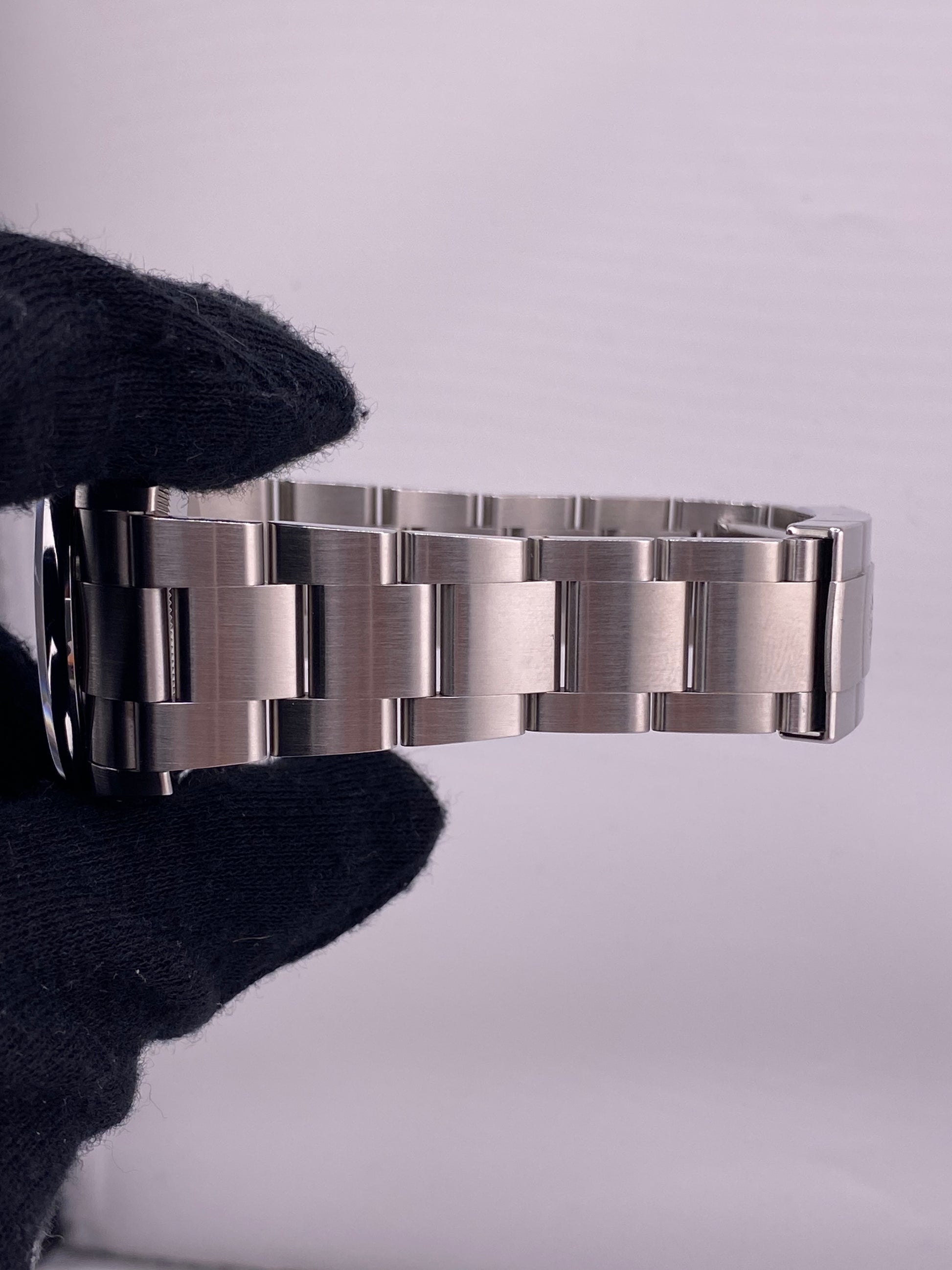 Rolex Oyster Perpetual Lavender Dial on Oyster Ref. 126000 Card 2025 — view 4