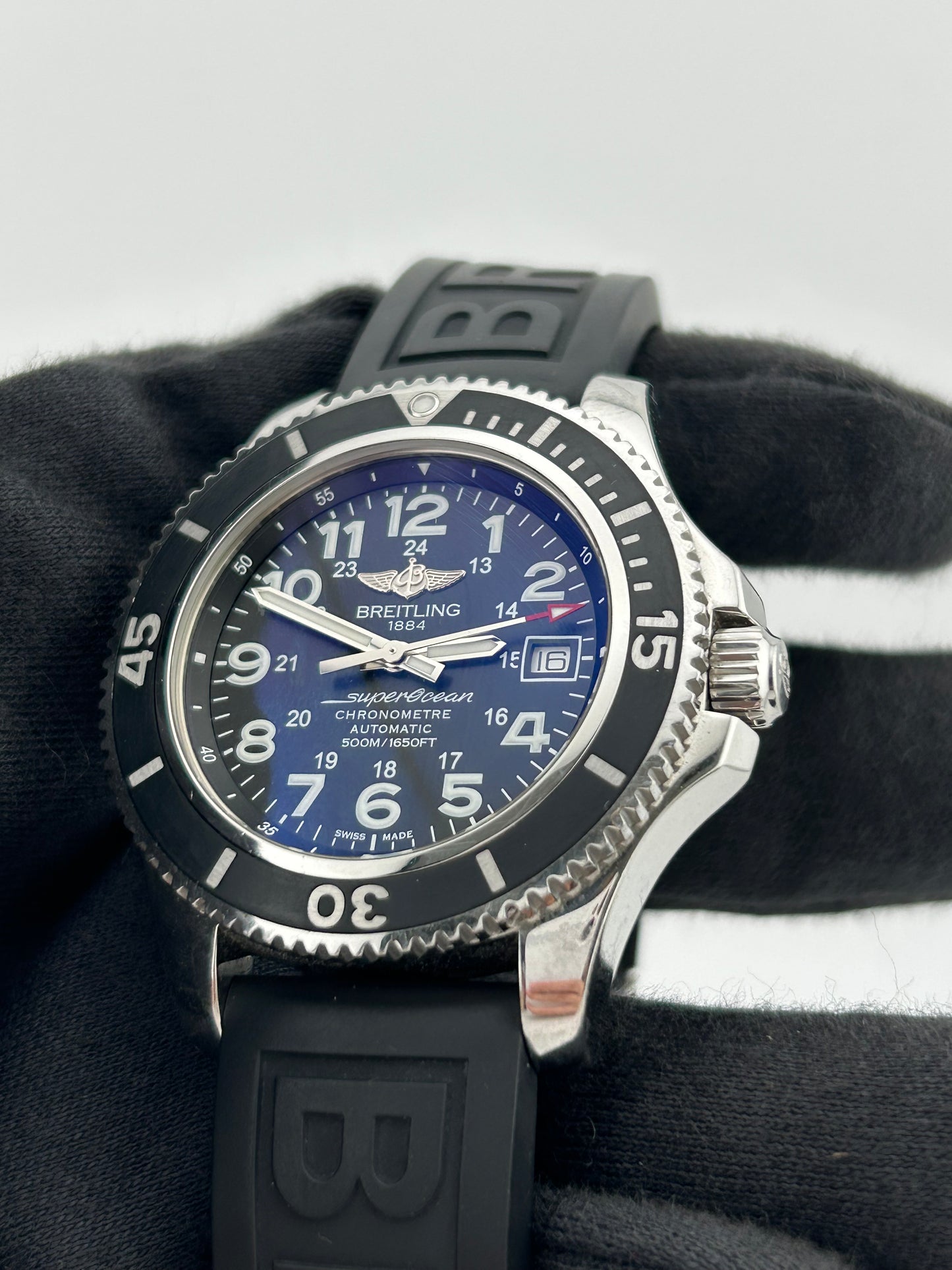 Breitling Superocean II Black Arabic Numerals Dial on Black Rubber Band Ref. A17365C9 Complete 2018 — view 3