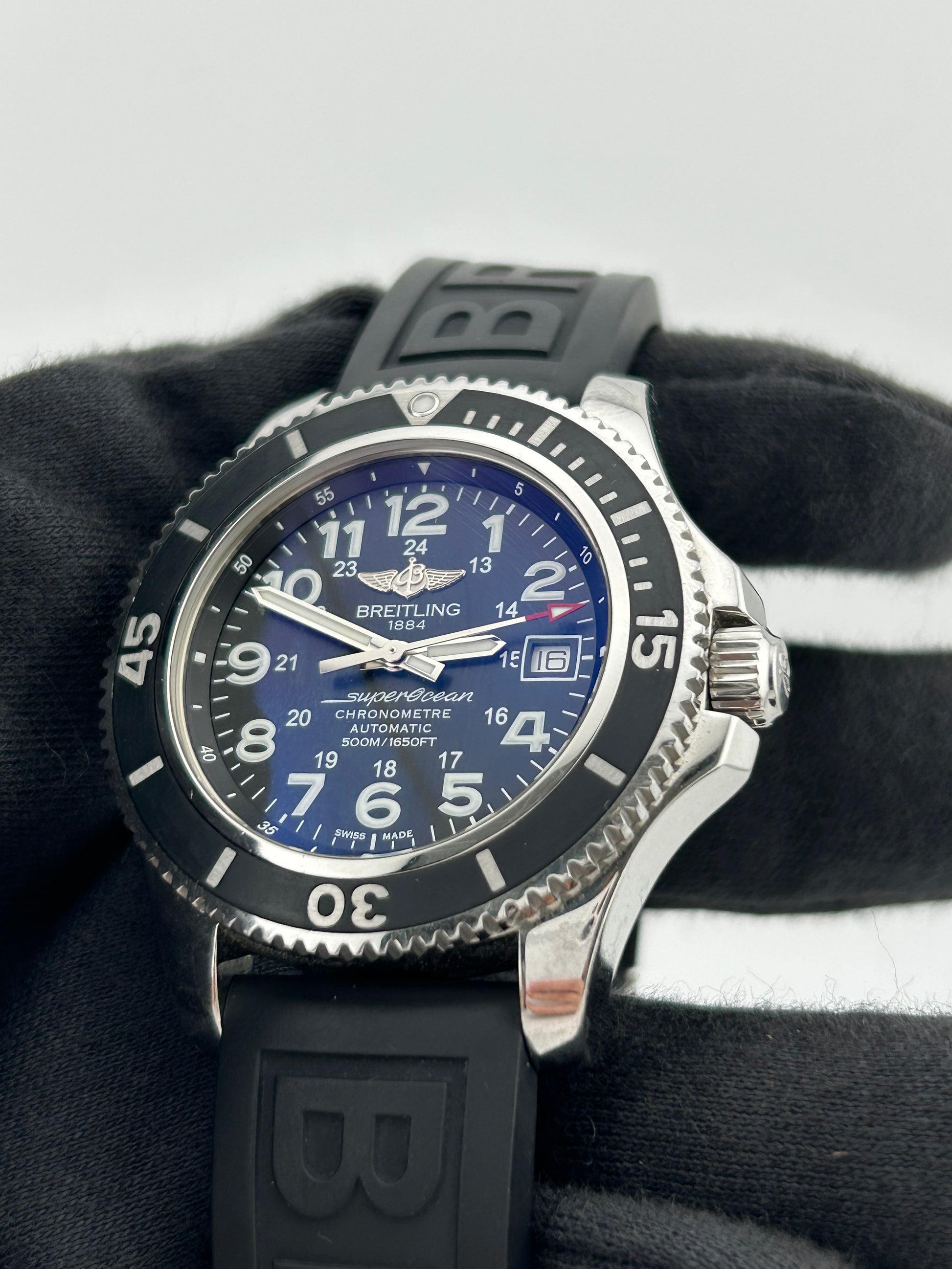 Breitling Superocean II Black Arabic Numerals Dial on Black Rubber Band Ref. A17365C9 Complete 2018 — view 3
